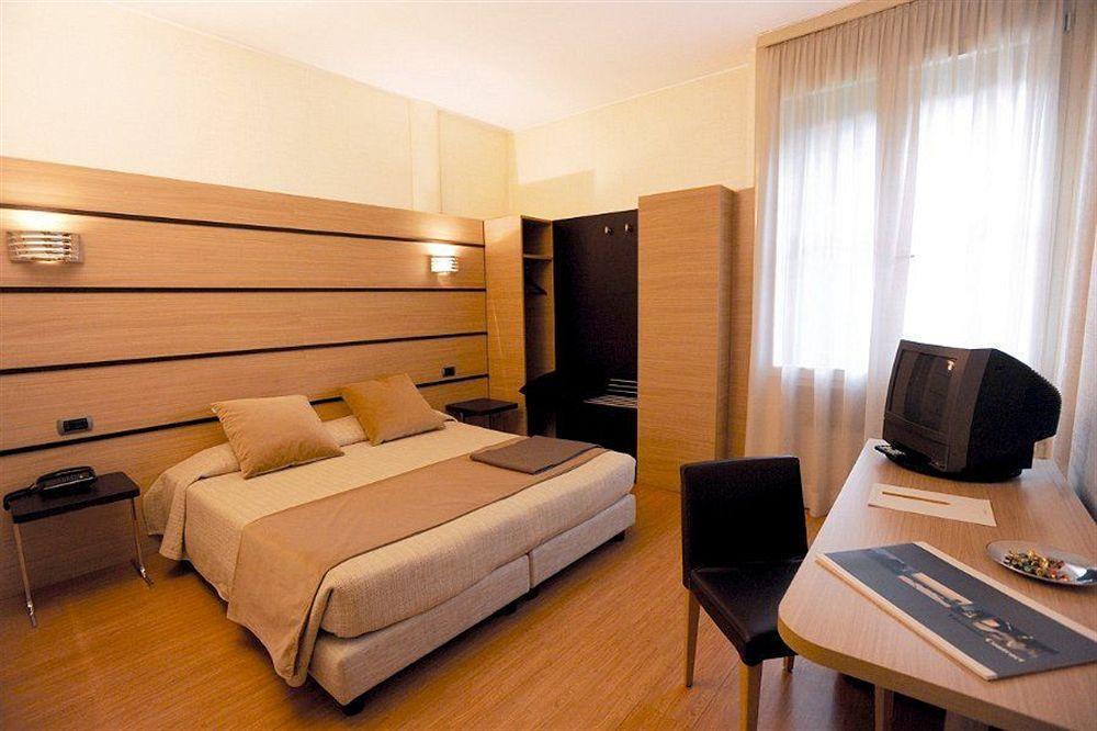 Hotel Cora Carate Brianza Zewnętrze zdjęcie