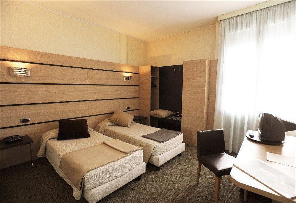 Hotel Cora Carate Brianza Zewnętrze zdjęcie