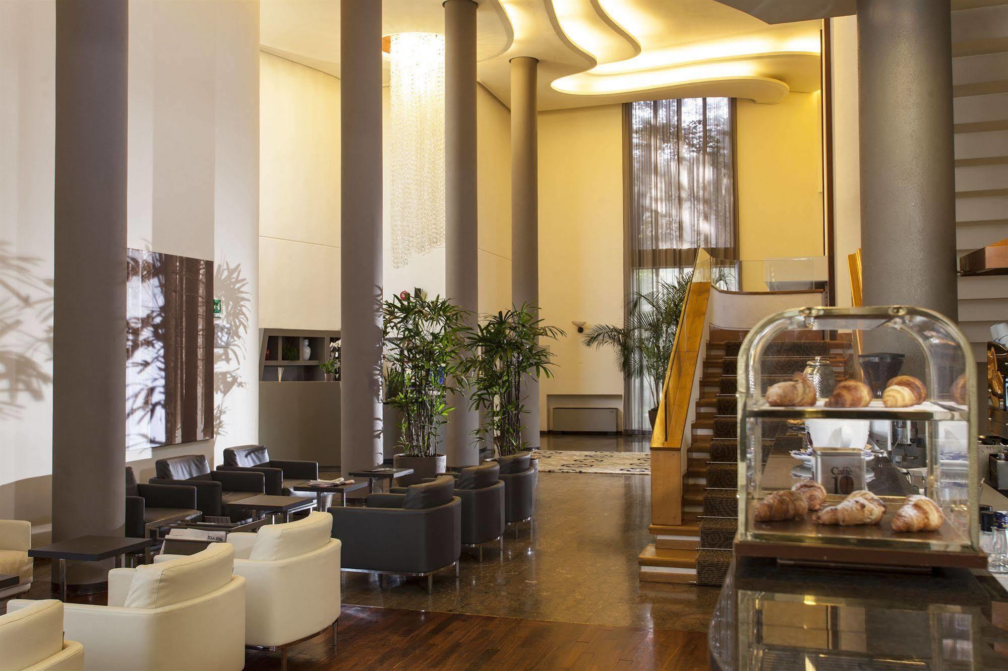 Hotel Cora Carate Brianza Zewnętrze zdjęcie