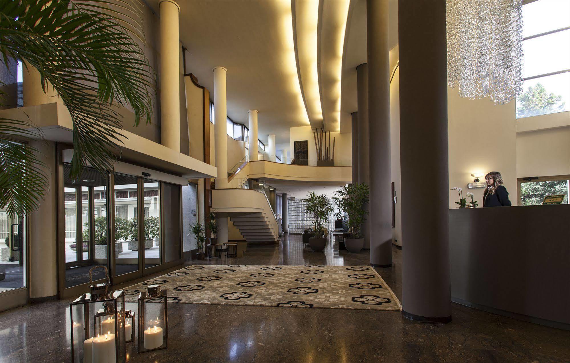 Hotel Cora Carate Brianza Zewnętrze zdjęcie